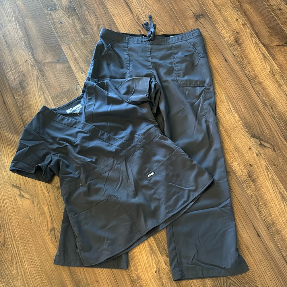 Grey’s Anatomy large dark gray scrub set